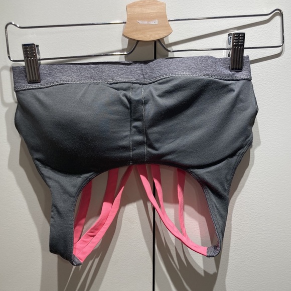 Lululemon sports bra with pads - Picture 3 of 4